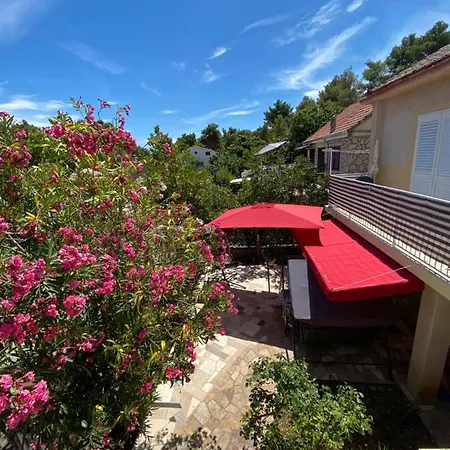 Dvije Palme * Jelsa (Hvar)