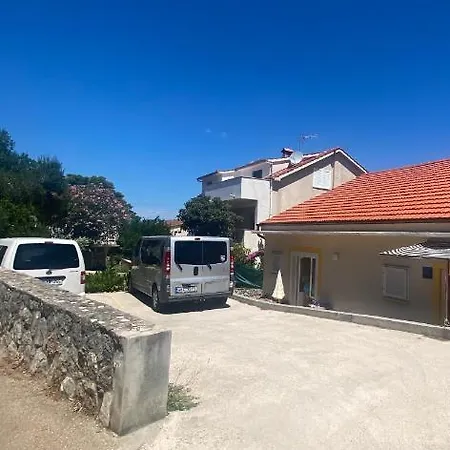 Dvije Palme *